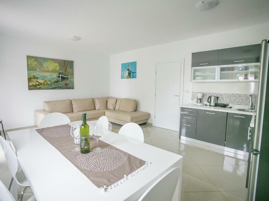 Sesar Apartments Krk - No. 3 Cvita 크르크 외부 사진